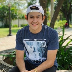 Meet your Posher, Jv angelo